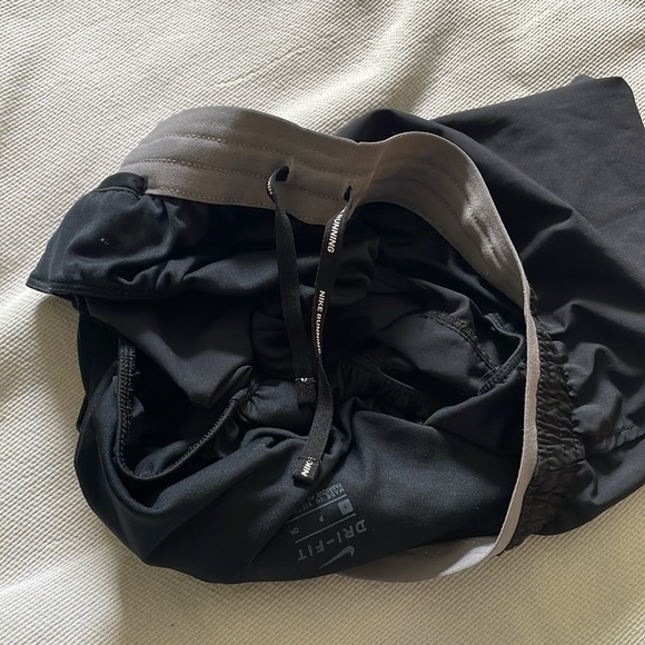 small nike drifit shorts black like brand new condition - Picture 3 of 3